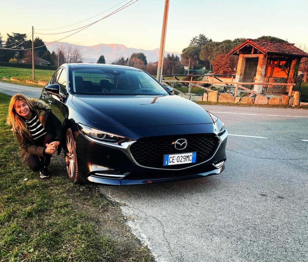 Mazda 3 Sedan: la prova della berlina a tre volumi con motore e